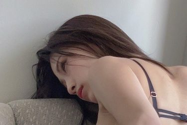 澄田綾乃、麗しく艶やかなバックショット