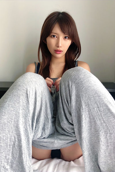 琴井ありさ、凛としてハレンチなチラリの画像2