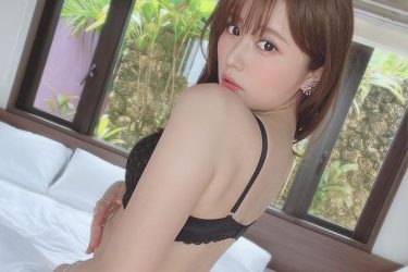 小日向ゆか、妖艶さが新鮮なランジェリーバックショット