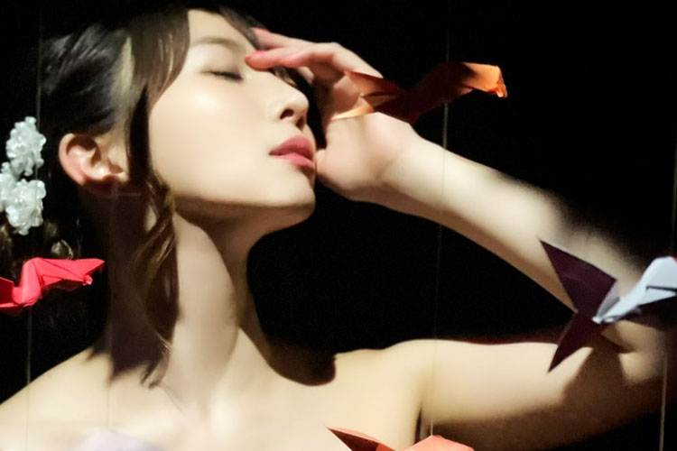 森咲智美、折り紙と美女…アートで淫靡な美しの和グラビアの画像1