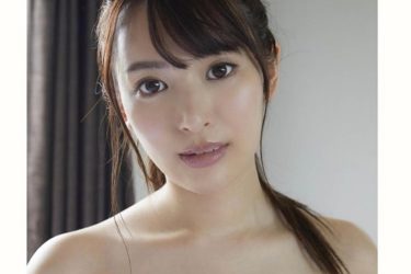姫野みなみ、清純派らしからぬ手ブラで艶バスト