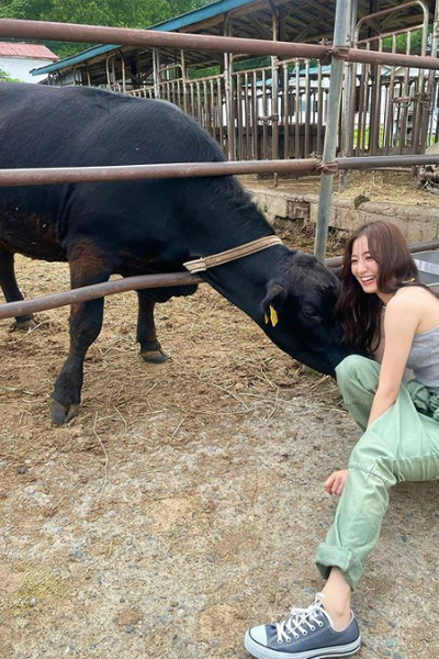 高田里穂、北海道の大自然とともに…野外露出オフショ公開の画像2