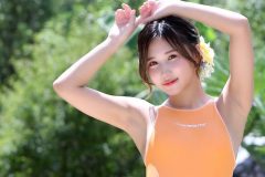 朝比奈りる、美ボディ眩しい映え水着ショット…くびれ職人の真骨頂