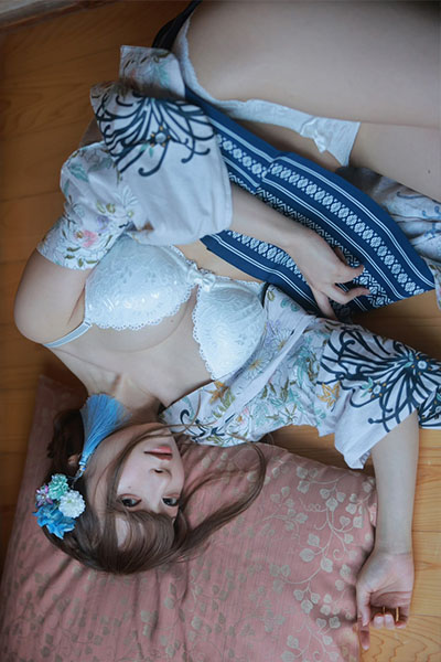 宮本彩希、夏の終わりの乱れ浴衣の画像2