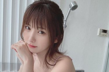 えなこ、バスルームでヌーディ美ボディ