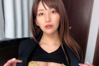 「会社じゃ見れない」琴井ありさ、挑発的モロ見せ