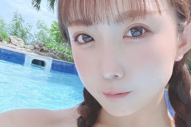 大河もも、水面に浮かぶモチモチ美バスト