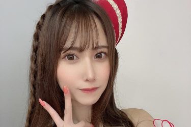 名取くるみ、黄金の魅力放つ美ヒップを鷲掴み