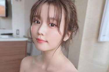 小日向ゆか、柔らかバストが描く至高の曲線美