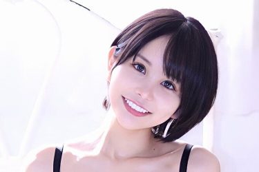 爽やか艶やか…パピコの黒ランジェリーショット