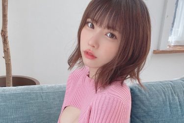 「攻撃力高すぎ」えなこ、むっちりヒップの残暑仕様ニットコーデ