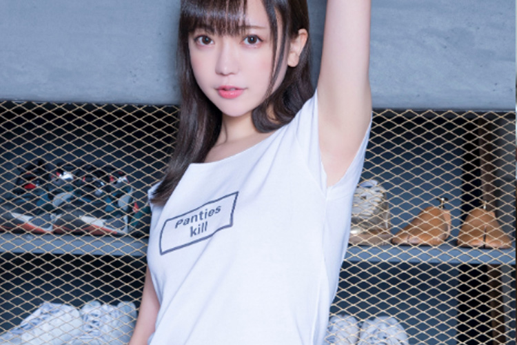 鎌田紘子、シンプルイズベストな臨界点めくりパンツの画像1