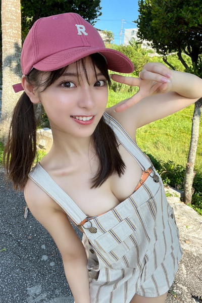 まるぴ、ボーイッシュにキメるも際立つ美谷間の画像2