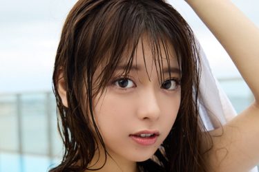 まるぴ、疑念すら沸く濡れ髪プールサイドの美貌