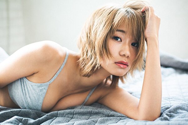 ななせ結衣、無造作に無防備に…ヘルシー美バストをムギュっとの画像2