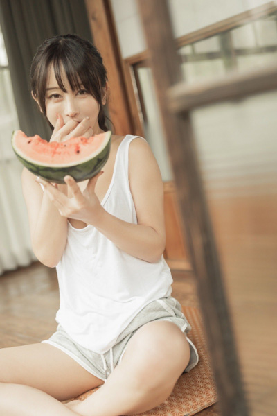 【いくみ】無防備タンクトップの美女、夏の終わりの画像3