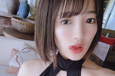 天木じゅん、愛らしい舌ペロで天乳ドン！ 眼福の前面オープン水着ショット