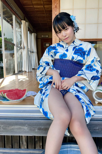 二刀流グラドル・東雲うみ、第三の刀を開放…むっちり美脚と魅惑の三角地帯の画像2