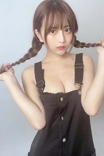 竹内星菜、素肌にサロペットで山盛り美谷間…三つ編みのトキメキ美女の画像2