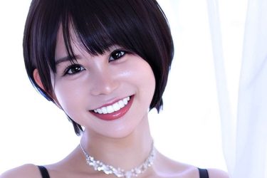 パピコ、ビッグスマイルの黒レースランジェリー姿