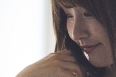 原つむぎ、微笑みの肉体美…極上むっちりボディ大開放