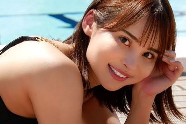 比留川マイ、黒ビキニで美尻輝くむちむちの四つん這い
