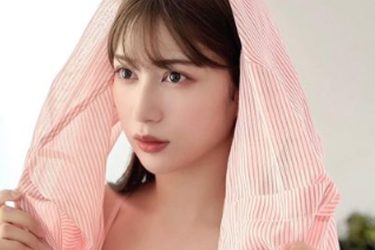 メディア露出も急増の雪平莉左、お茶目に美スタイル披露