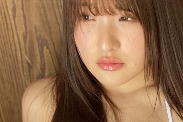 原つむぎ、肉感漂う白ビキニカットで儚い色香