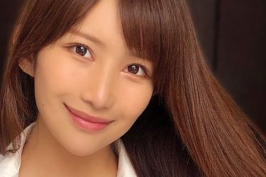 琴井ありさ、意味深シチュで魔性の微笑…ミニスカ美バスト露出の誘惑チラリ
