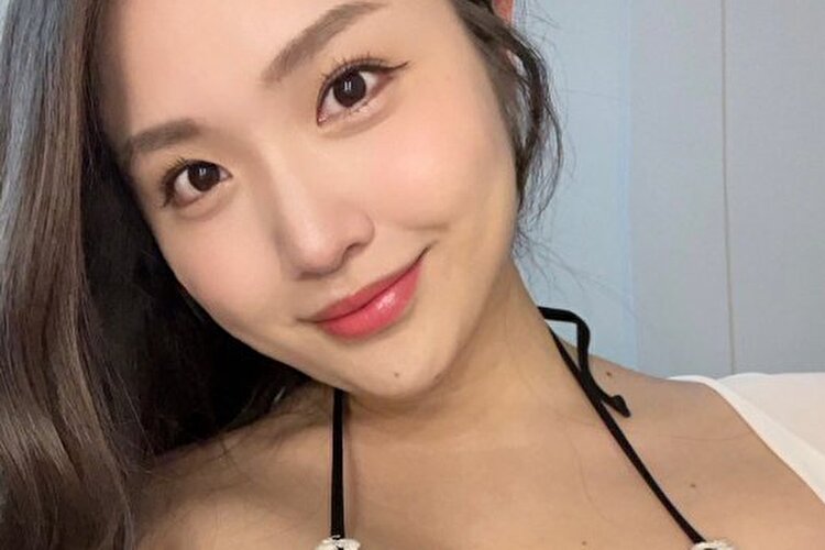 水咲優美、綺麗なお姉さんの溢れるビッグ美バストの画像1