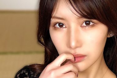 琴井ありさ、脱ぎかけの誘惑おねだり