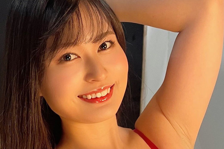 未梨一花、例のポーズでダイナマイトボディ炸裂の画像1