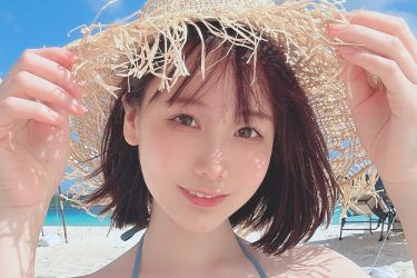 麦わらの「けんけん」は透明感抜群の常夏ビキニ美女