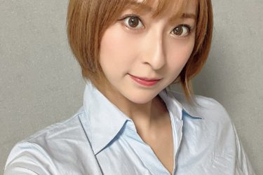 緒方咲、脱いだらスゴイOLのグレイトな美胸