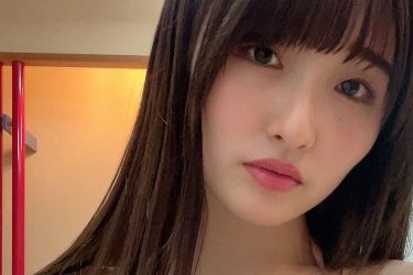 原つむぎ、ピンクビキニから溢れるしっとり美バスト