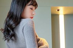 くりえみ、見返り美人の丸みとハリがエグい極上ヒップ