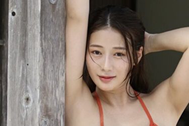 新海まき、ビキニから溢れる美バスト…凛としたボディラインにファンもメロメロ