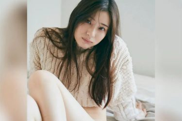 足立梨花、最高級ヒップラインを大胆露出