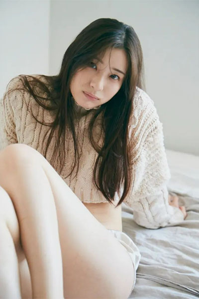 足立梨花、最高級ヒップラインを大胆露出の画像2