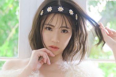 【鈴木ふみ奈】現役グラドル最多記録の12年目カレンダーは過去最大露出の1本