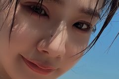 澄川れみ、濡れ髪で濡れ谷間のナチュラル自撮り