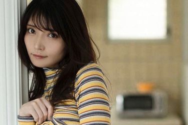 似鳥沙也加、衝撃の「上げ下げ」カットが大反響