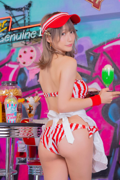 篠原みなみ、ダイナー風コスが映える圧巻ヒップの画像2