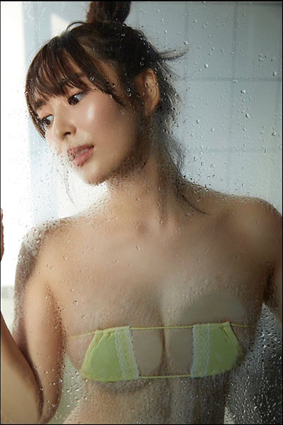 姫野みなみ、脱清純派の「ガラス押しつけバスト」でファン魅了の画像2