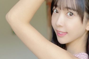 天羽希純、裸エプロン状態で横向きノーブラ美バスト
