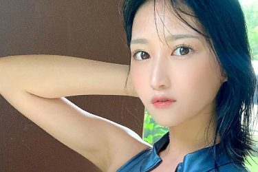 川瀬もえ、谷間全開のテカテカレオタードでスタイリッシュな美貌