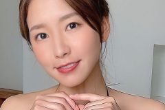 夏来唯、変形水着で恥じらいつつ…衝撃のビッグバスト