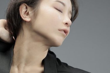 いくみ、ノーブラスーツの「いいおなか」が超バズ大反響