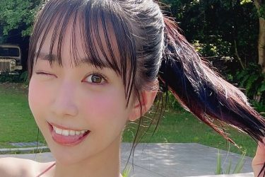 天羽希純、元気ハツラツ眼福のポニテ水着