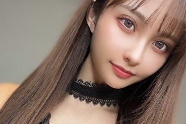 「上にまたがられたら…」花咲れあ、妄想膨らむ見下ろし艶ショット